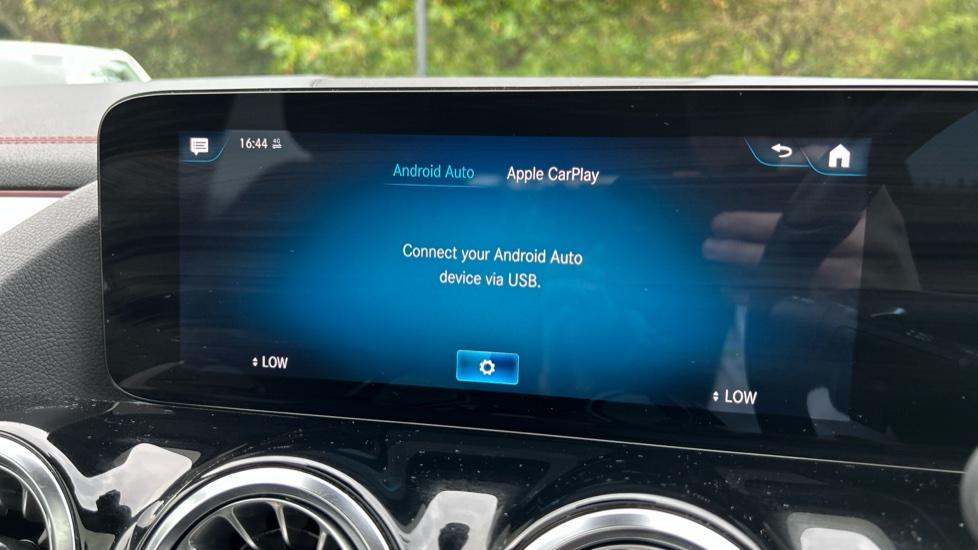 Apple Car Play & Android Auto