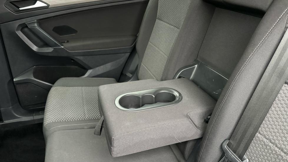 Rear Armrest/ Cup Holder