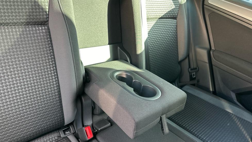 Rear Armrest/ Cup Holder