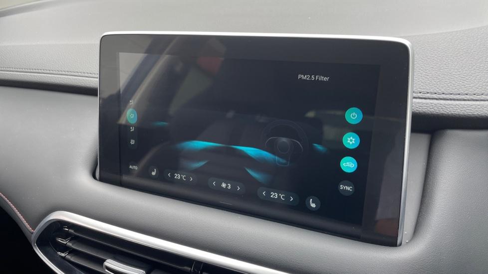 Dual Zone Climate Control 