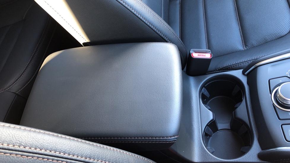 Rear Armrest/ Cup Holder