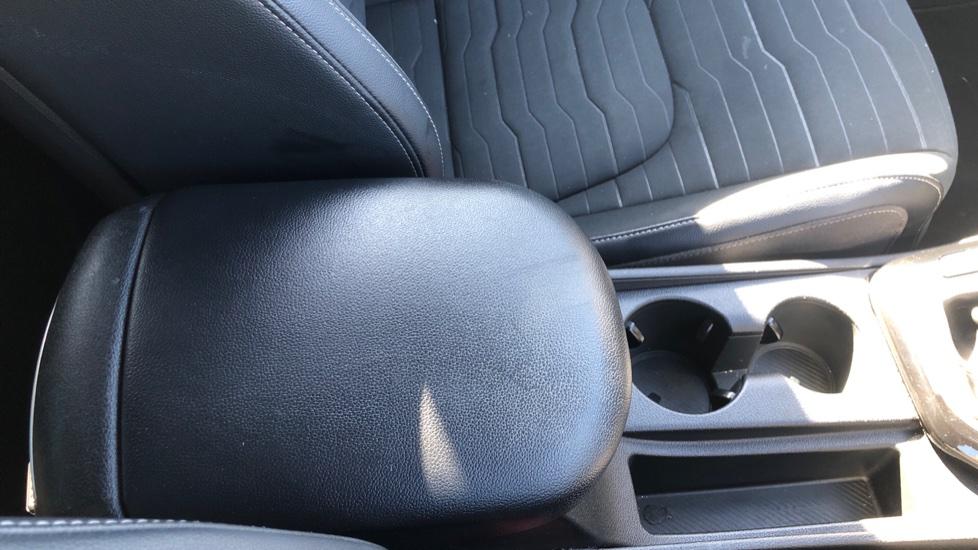 Rear Armrest/ Cup Holder