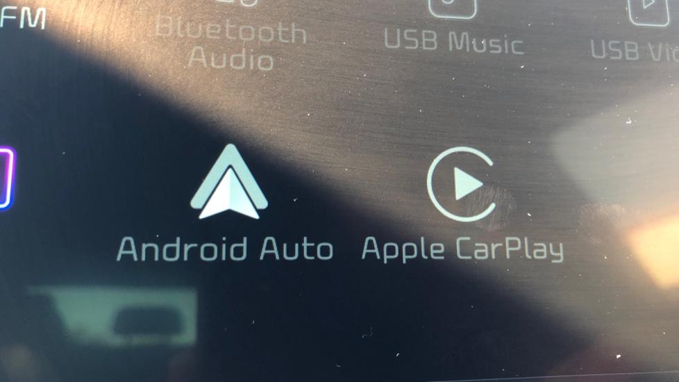 Apple Car Play & Android Auto