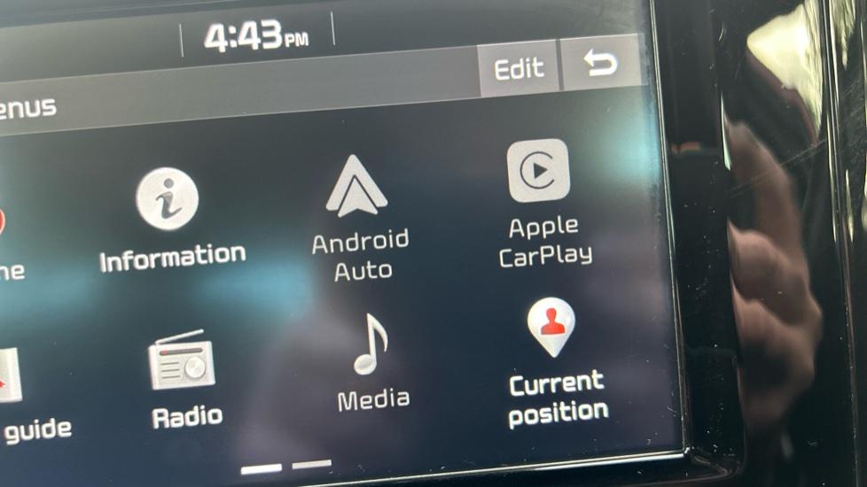 Apple Car Play & Android Auto