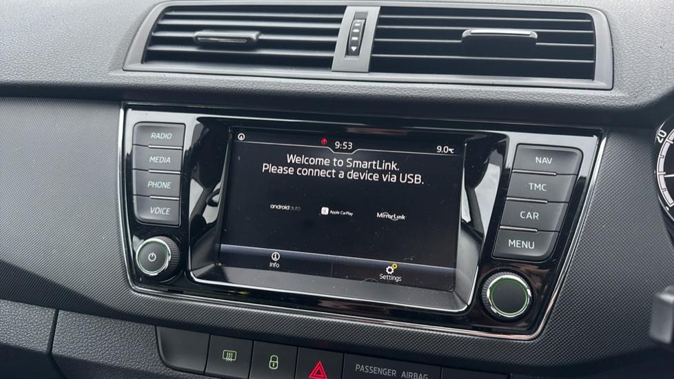 Apple Car Play & Android Auto