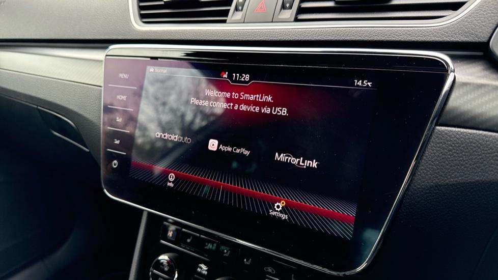 Apple Car Play & Android Auto