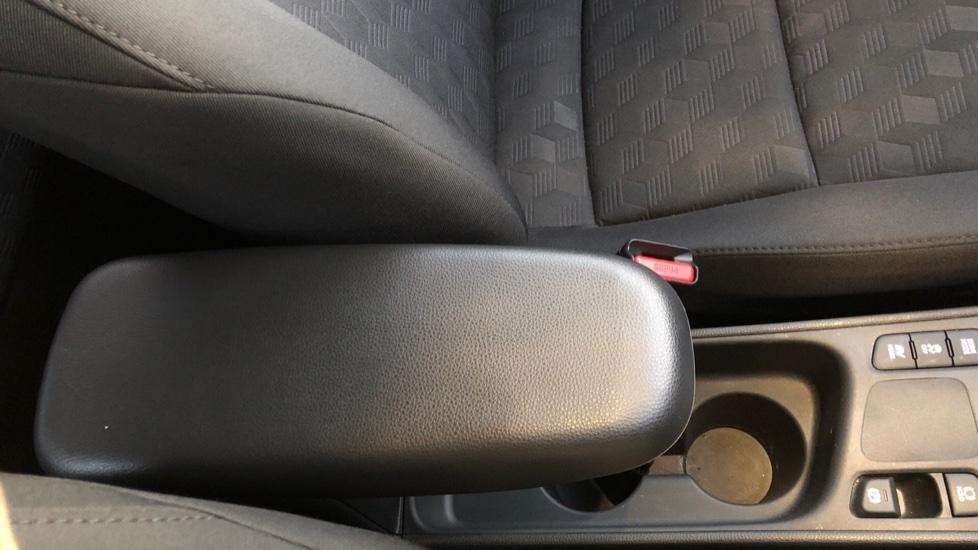 Rear Armrest/ Cup Holder