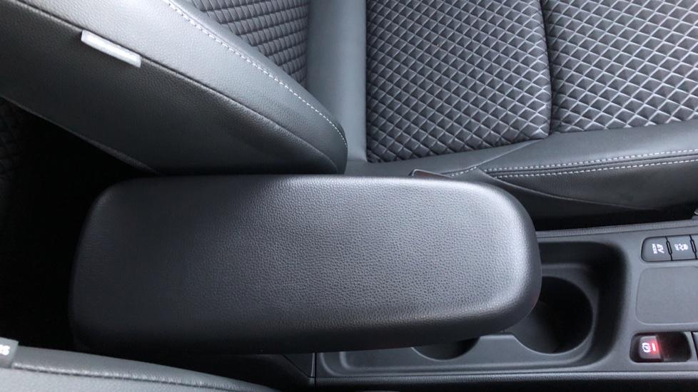 Rear Armrest/ Cup Holder