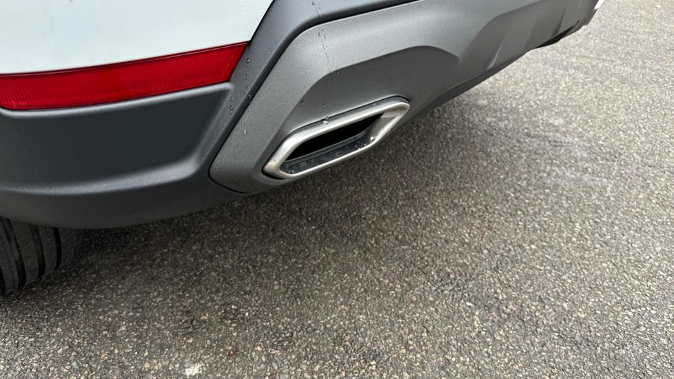 Sporty Exhaust Surround 