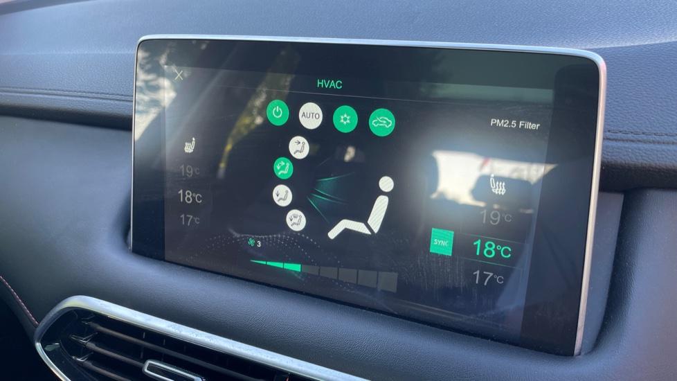 Dual Zone Climate Control 