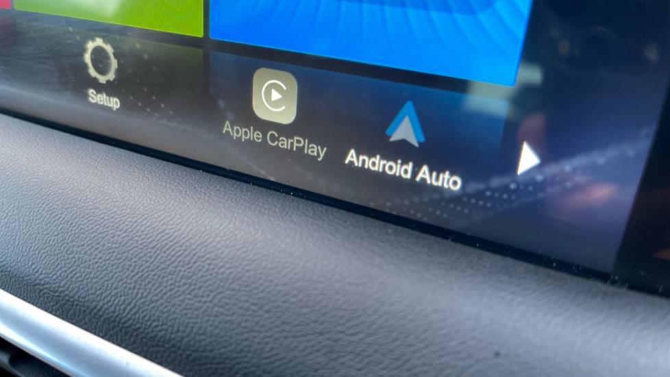 Apple Car Play & Android Auto