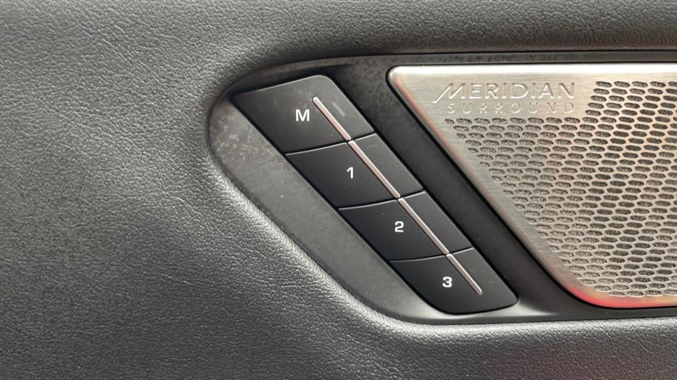 Drivers and Passengers Seat Memory 