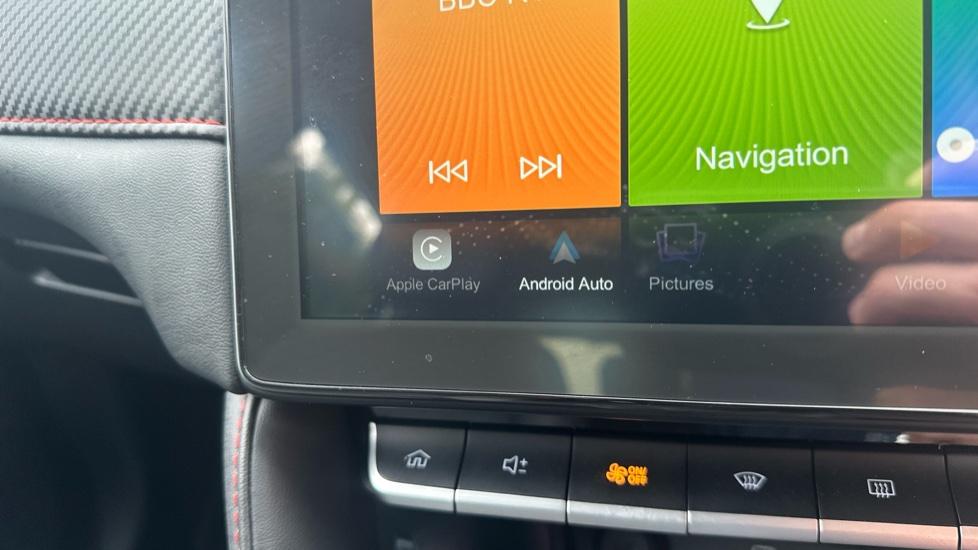 Apple Car Play & Android Auto