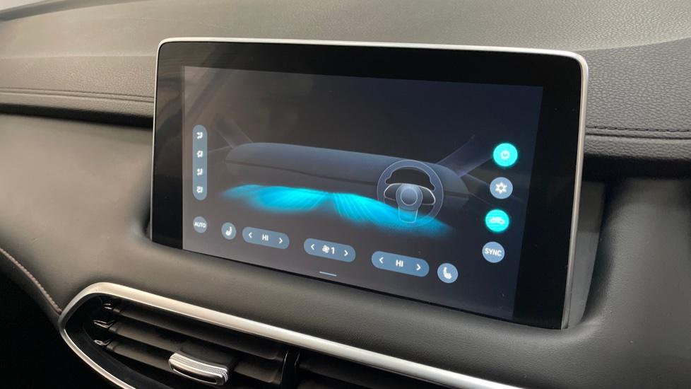 Dual Zone Climate Control 