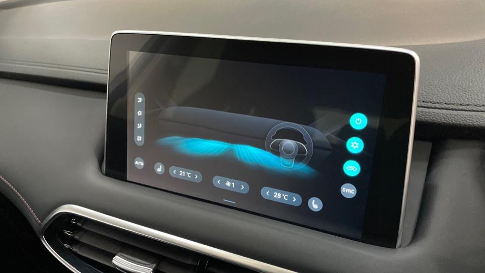 Dual Zone Climate Control 