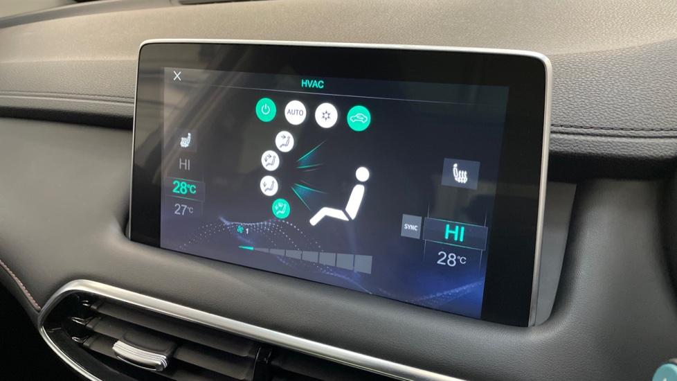 Dual Zone Climate Control 