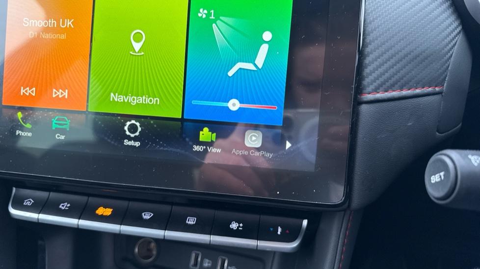 Apple Car Play & Android Auto