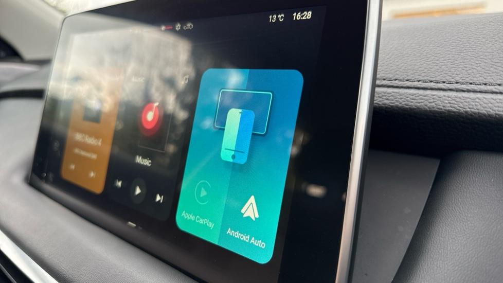 Apple Car Play & Android Auto