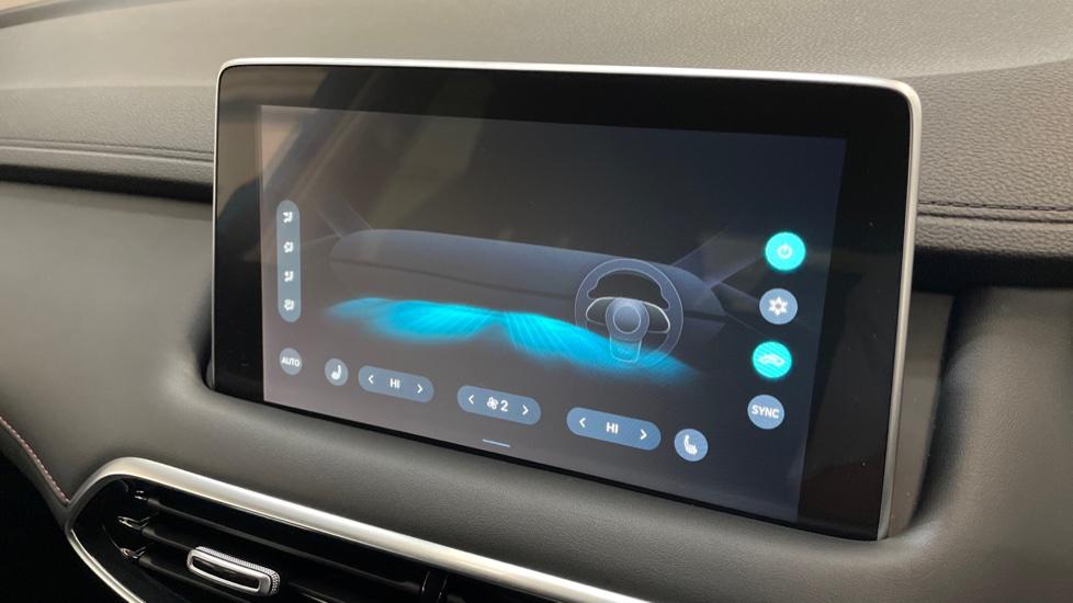 Dual Zone Climate Control 