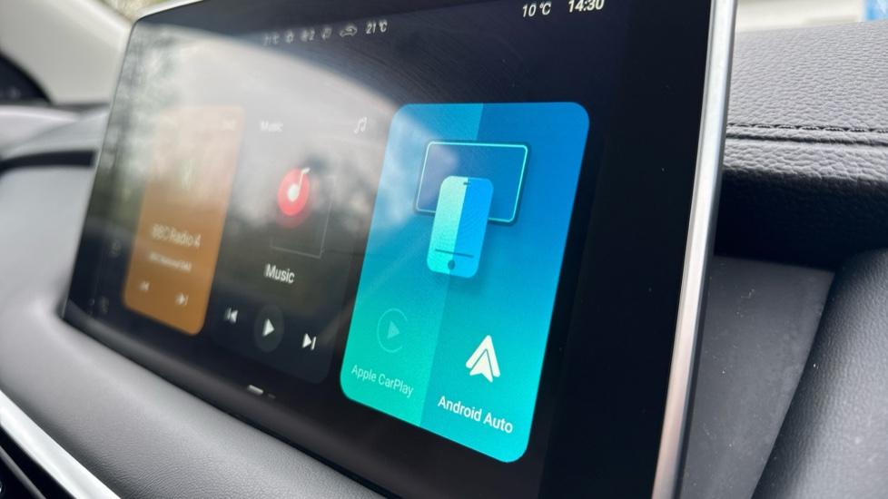 Apple Car Play & Android Auto