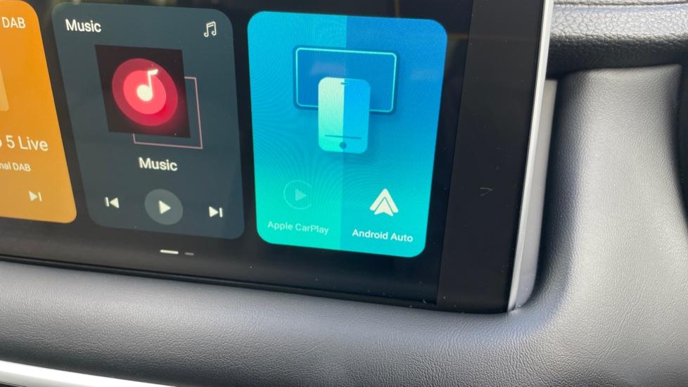 Apple Car Play & Android Auto