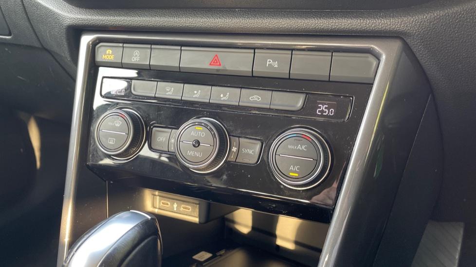 Dual Zone Climate Control 