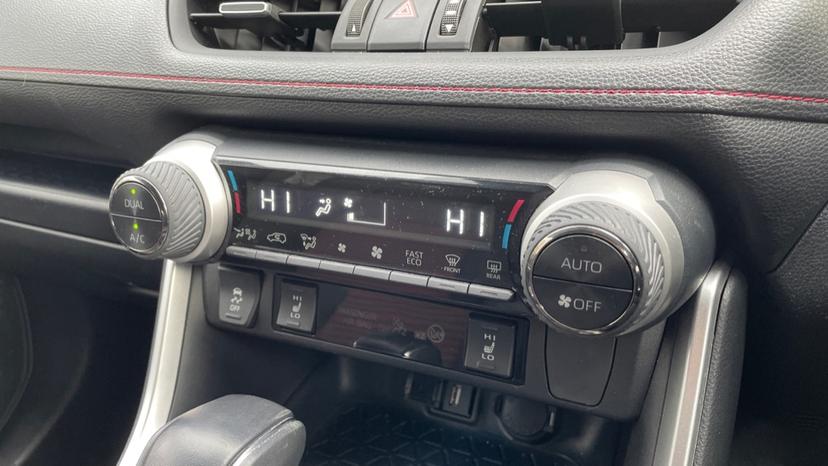 Dual Zone Climate Control 