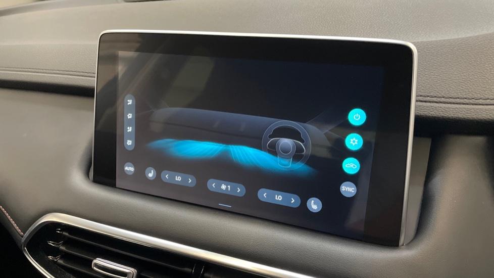 Dual Zone Climate Control 