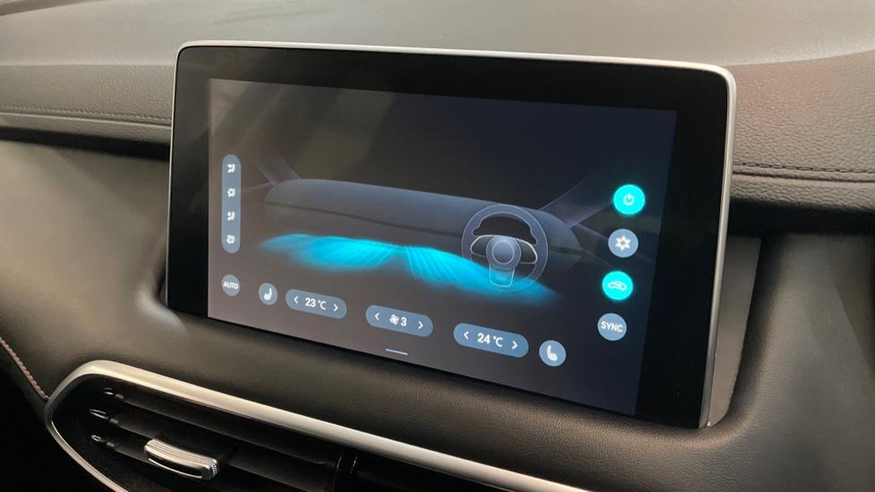 Dual Zone Climate Control 