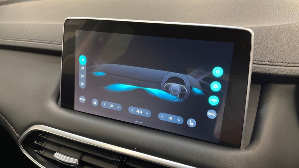 Dual Zone Climate Control 