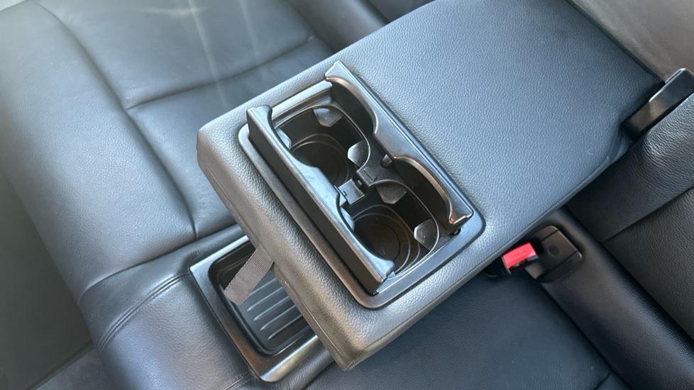 Rear Armrest/ Cup Holder