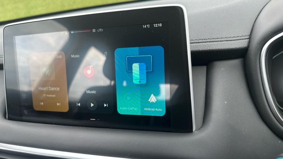 Apple Car Play & Android Auto