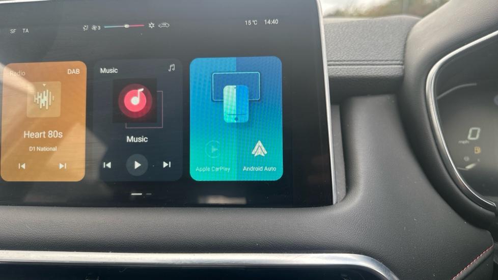 Apple Car Play & Android Auto