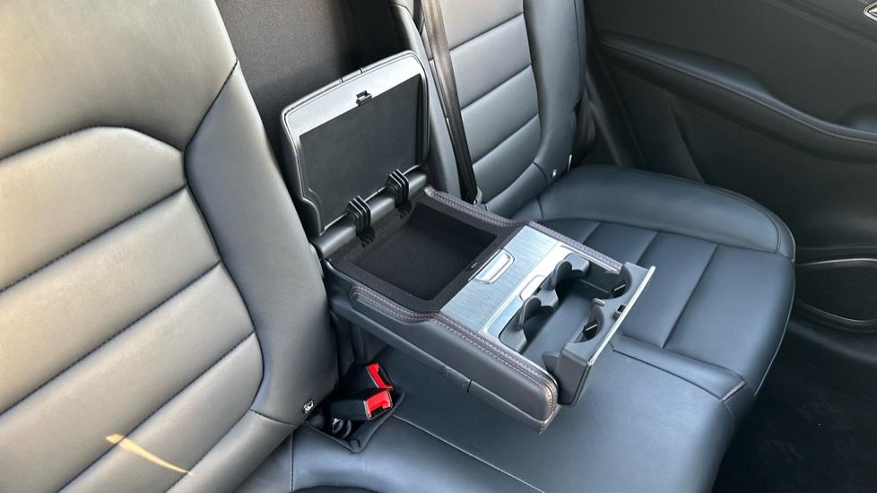 Rear Armrest/ Cup Holder