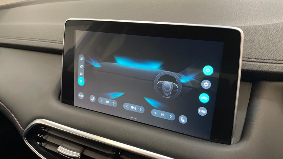 Dual Zone Climate Control 