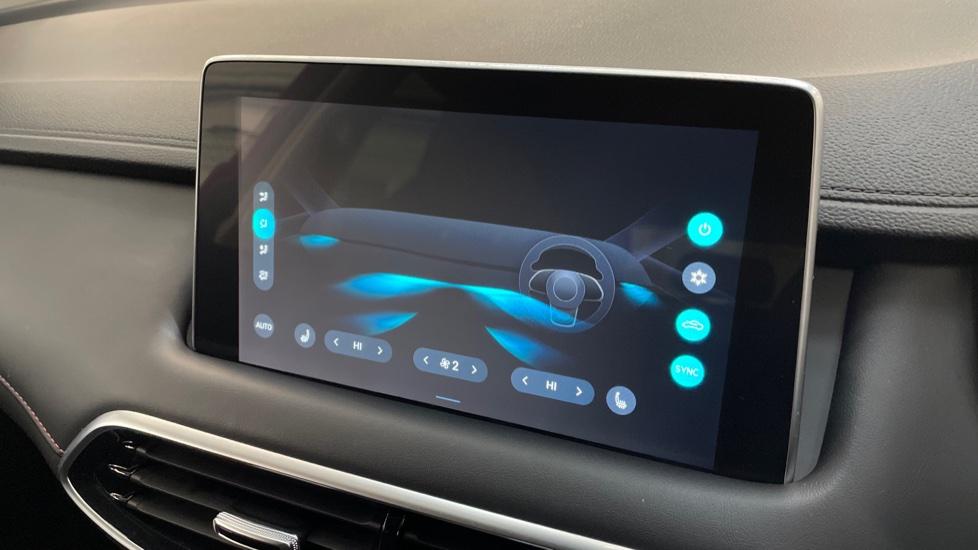 Dual Zone Climate Control 