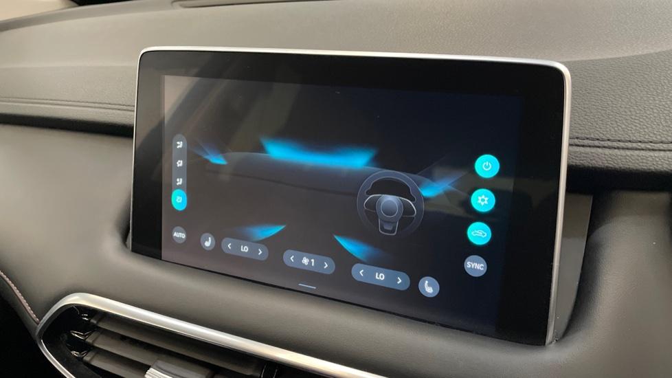 Dual Zone Climate Control 