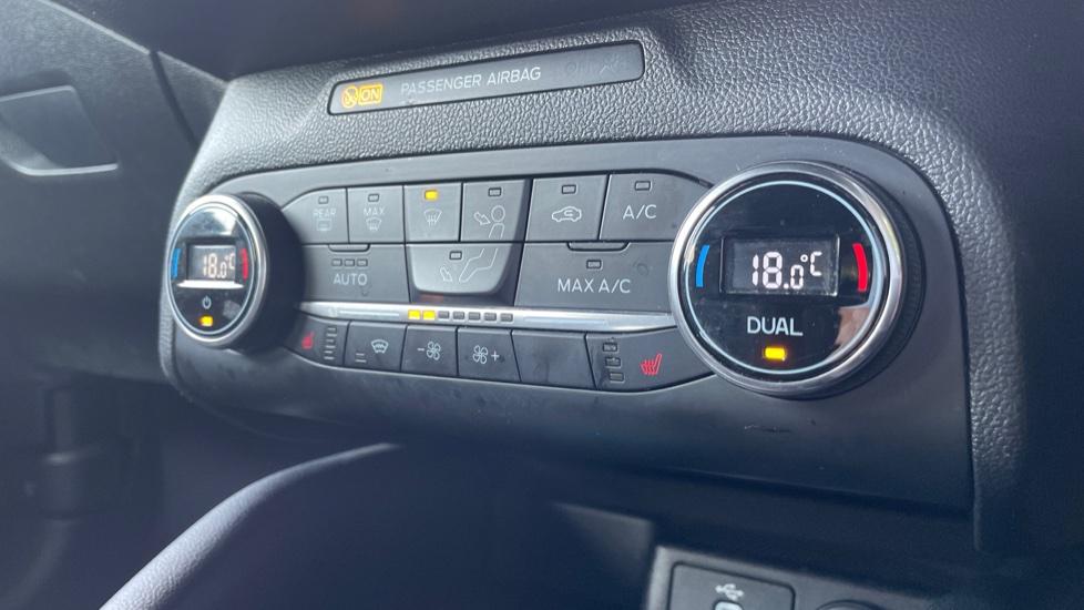 Dual Zone Climate Control 