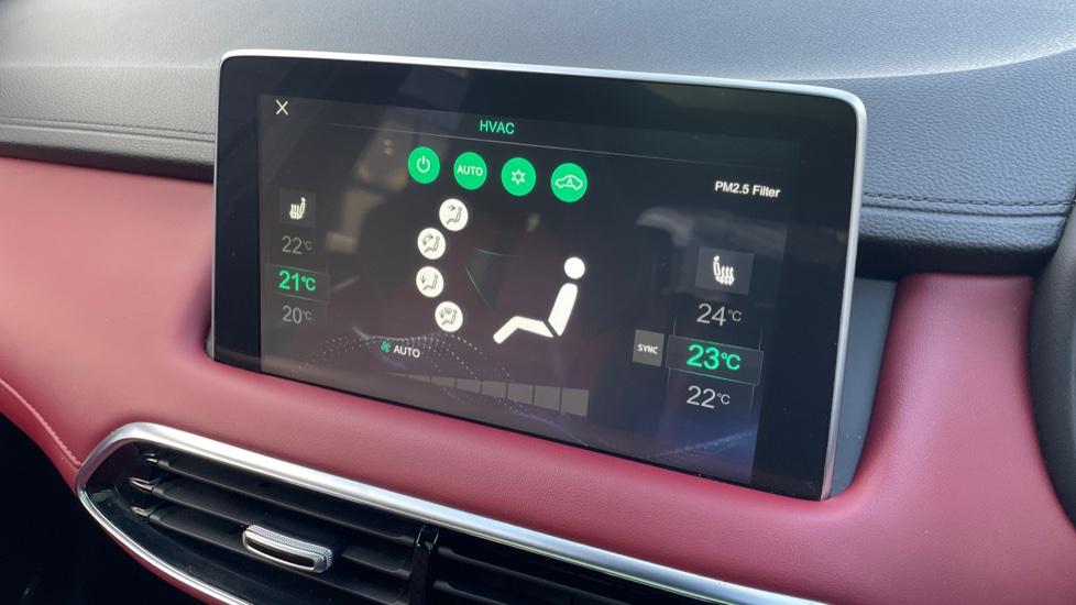 Dual Zone Climate Control 