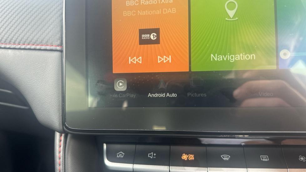 Apple Car Play & Android Auto