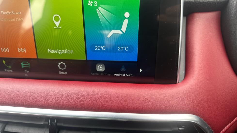 Apple Car Play & Android Auto