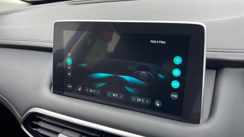 Dual Zone Climate Control 