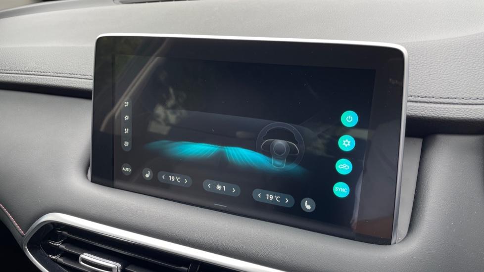 Dual Zone Climate Control 