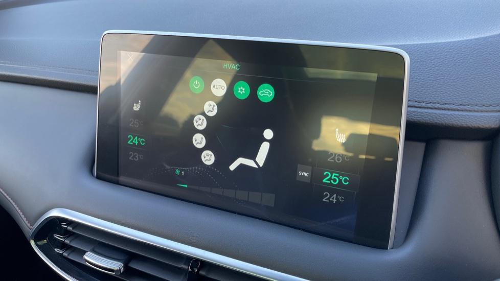 Dual Zone Climate Control 