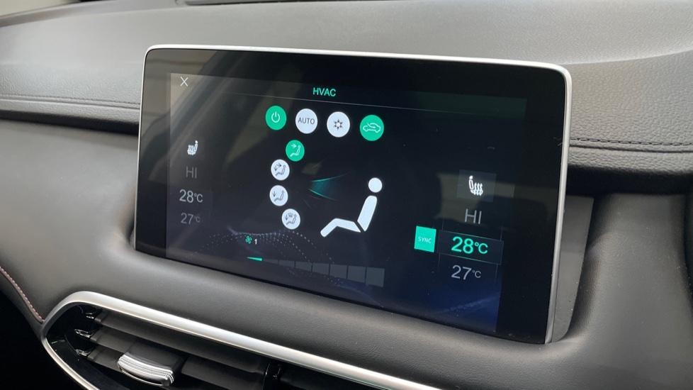 Dual Zone Climate Control 