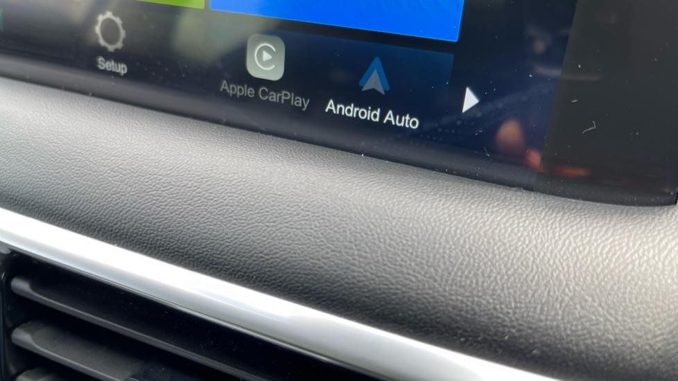 Apple Car Play & Android Auto