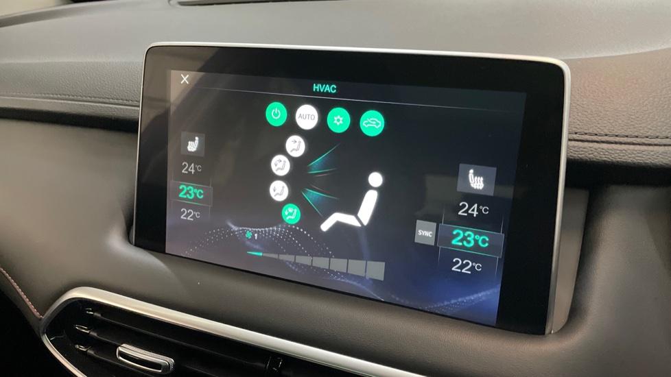 Dual Zone Climate Control 