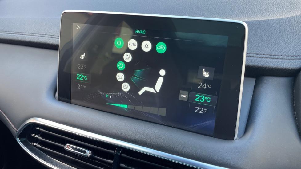 Dual Zone Climate Control 