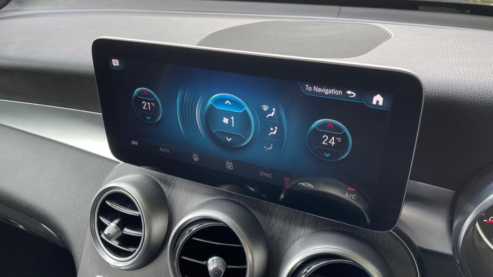 Dual Zone Climate Control 