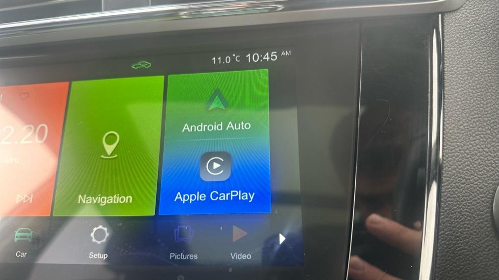 Apple Car Play & Android Auto